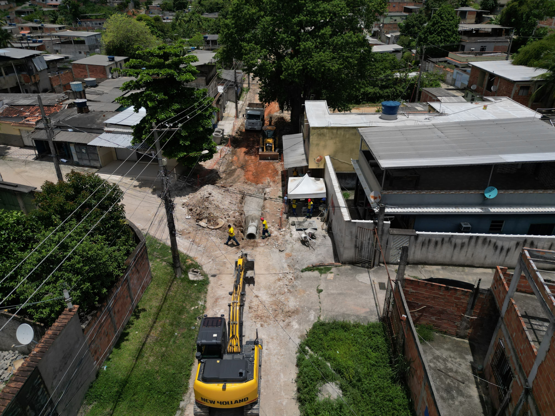 Obras de saneamento e pavimentação em Belford Roxo
